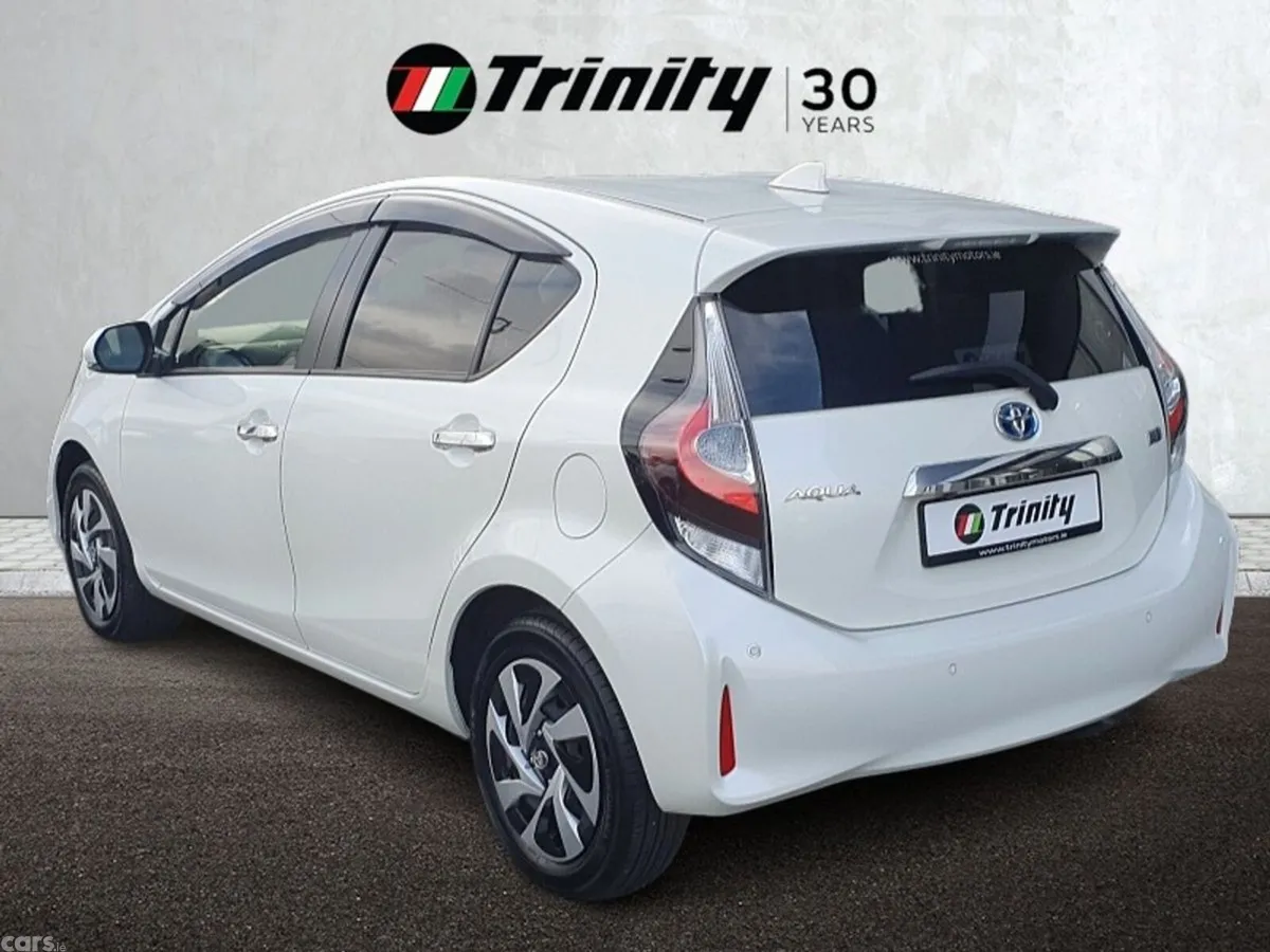 Toyota Aqua Hatchback, Petrol Hybrid, 2021, White