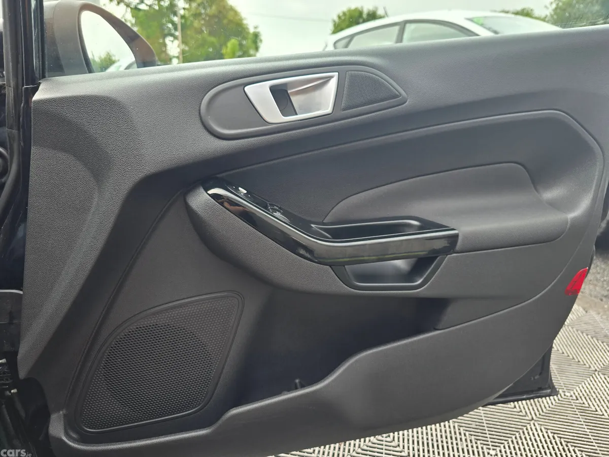Ford Fiesta Hatchback, Petrol, 2014, Black