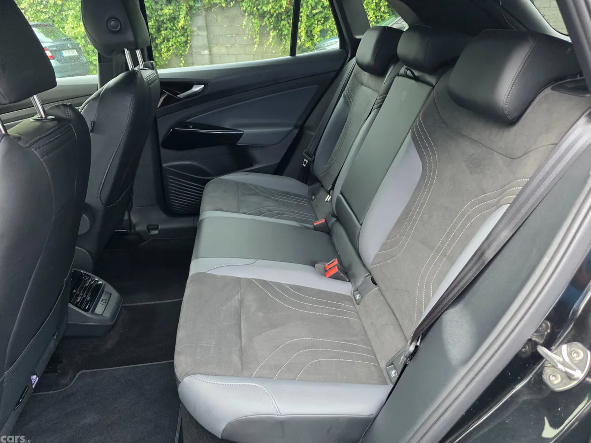 Volkswagen ID.4 SUV, Electric, 2025, Black