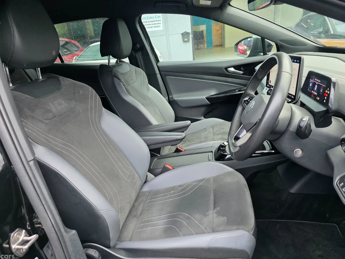 Volkswagen ID.4 SUV, Electric, 2025, Black