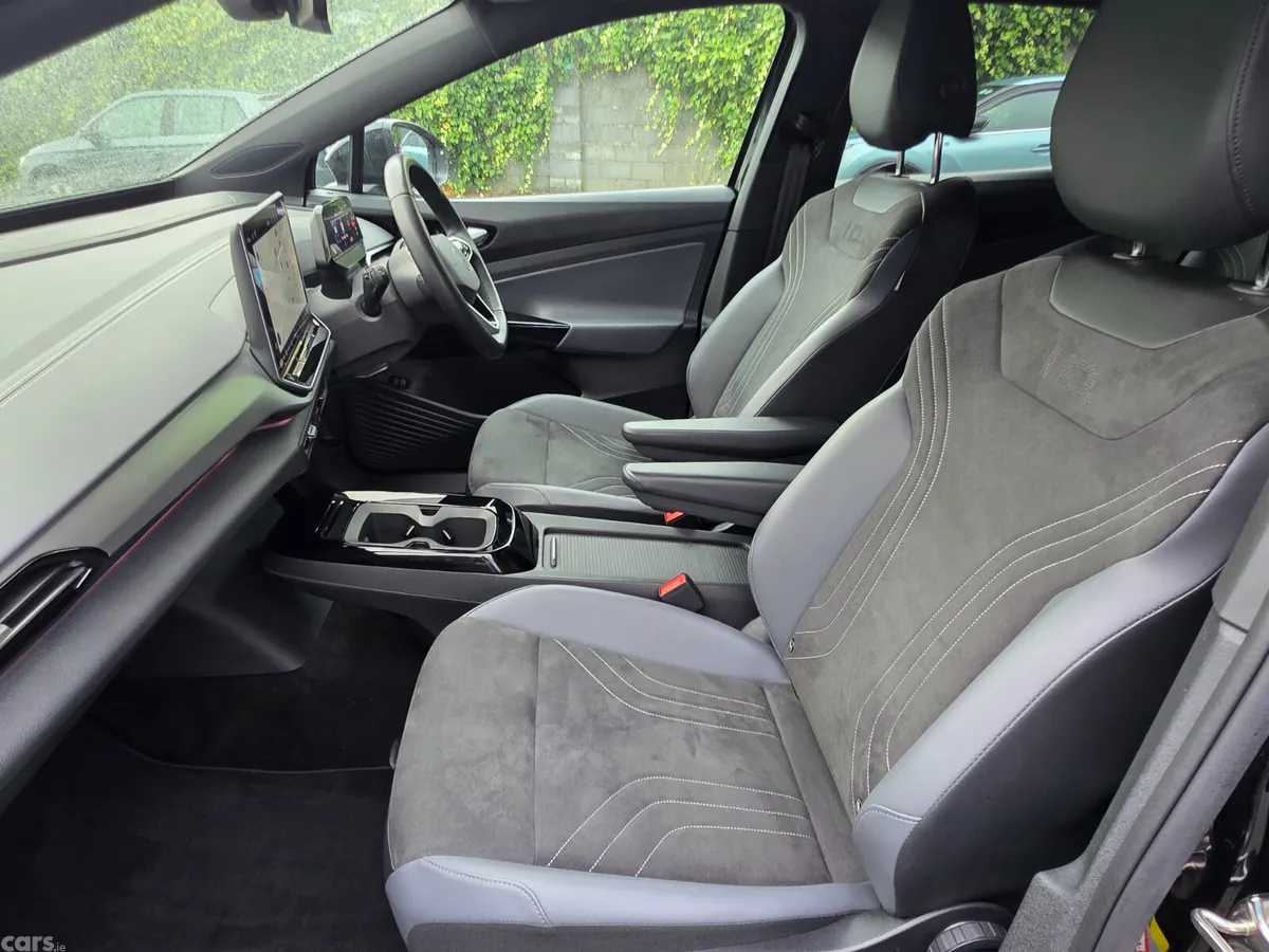 Volkswagen ID.4 SUV, Electric, 2025, Black