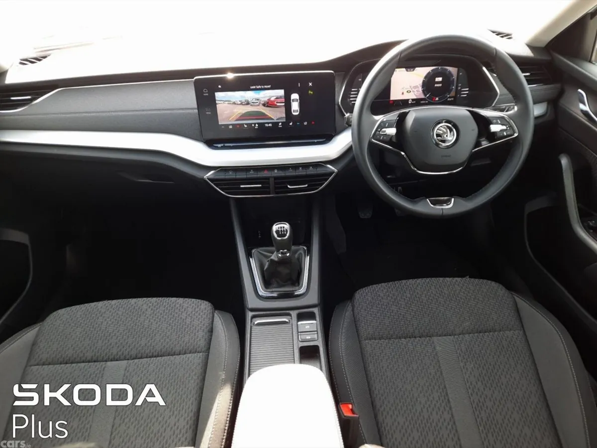 Skoda Octavia Saloon, Petrol, 2023, White