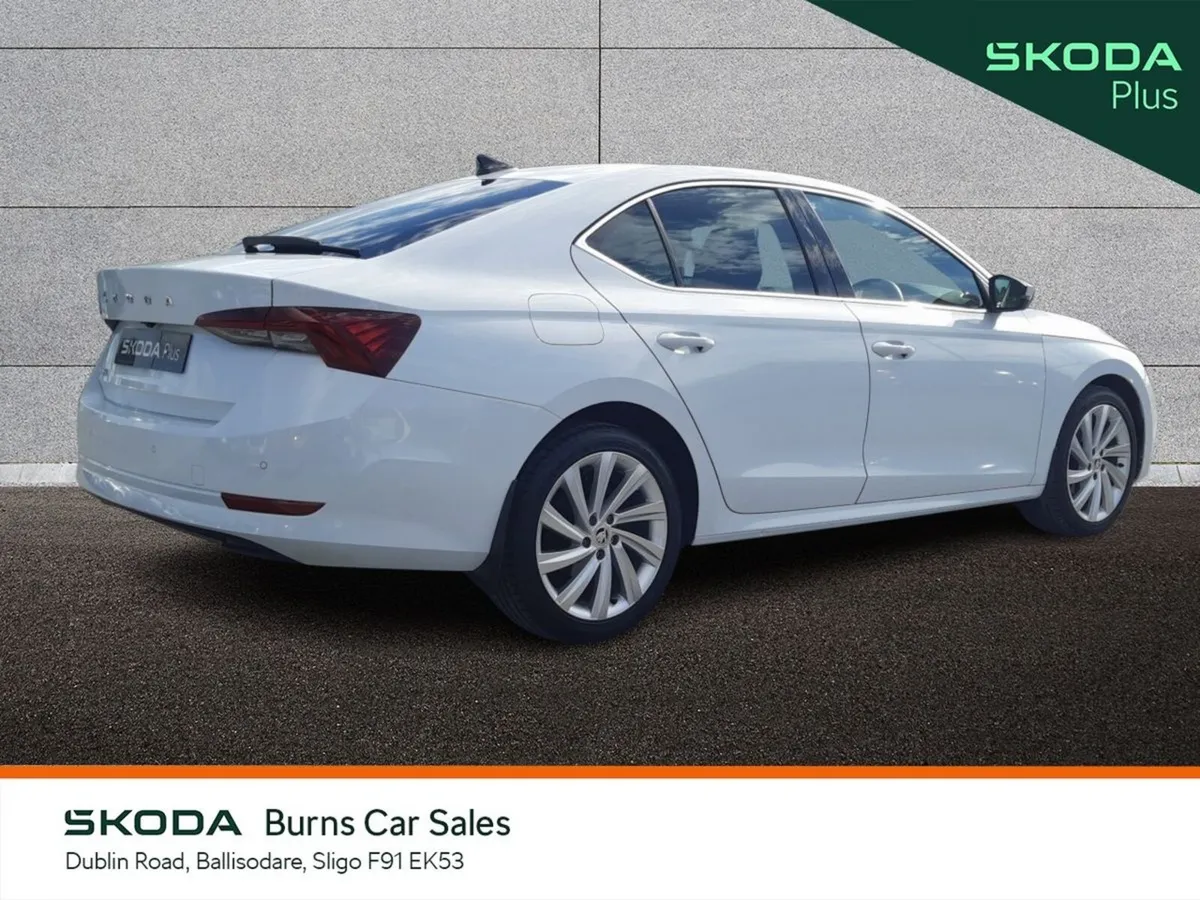Skoda Octavia Saloon, Petrol, 2023, White