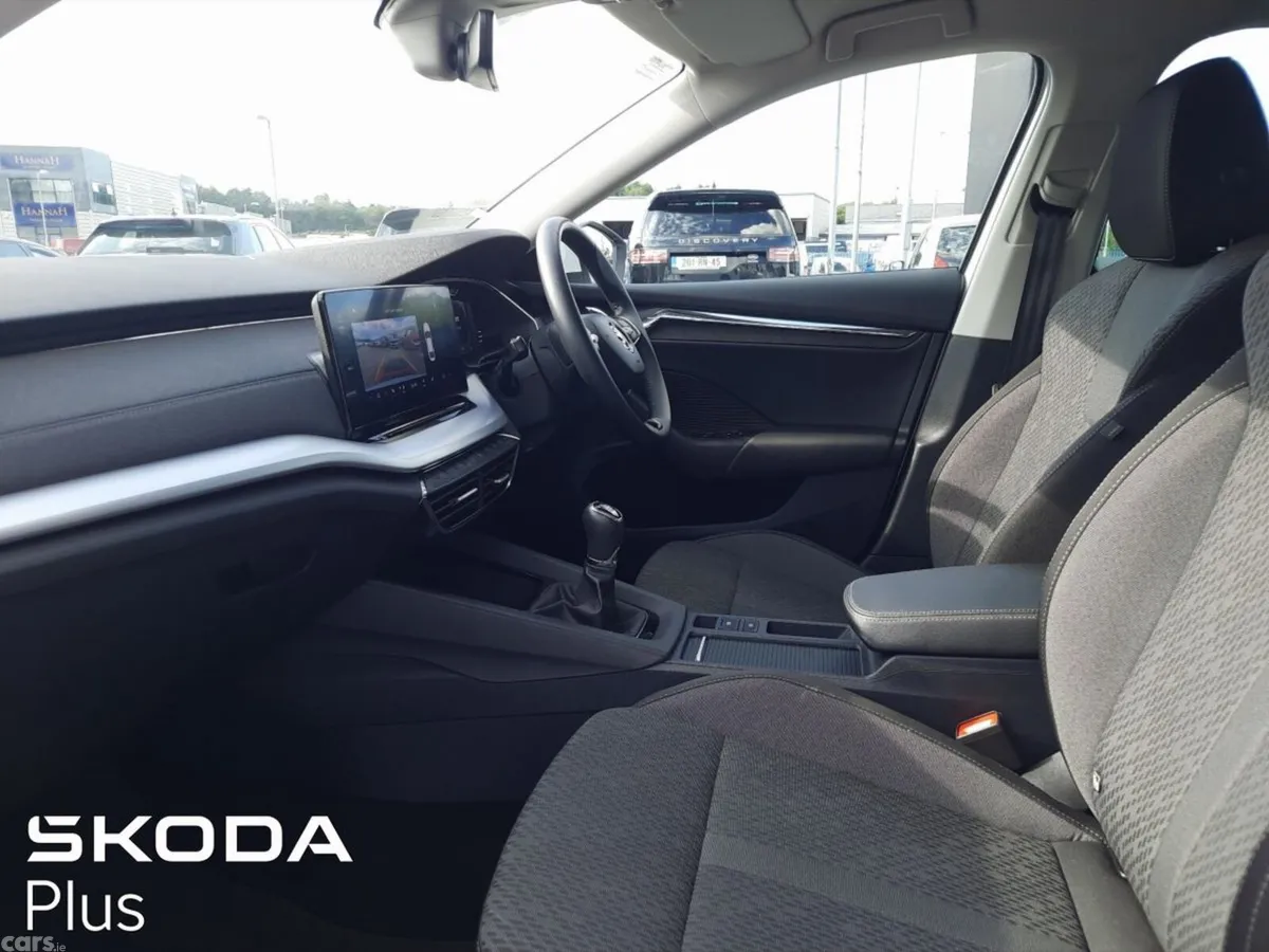 Skoda Octavia Saloon, Petrol, 2023, White