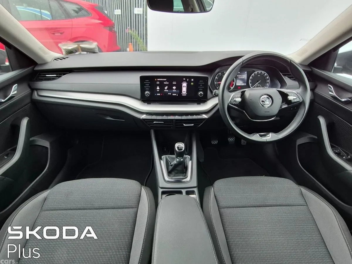Skoda Octavia Saloon, Petrol, 2023, Grey