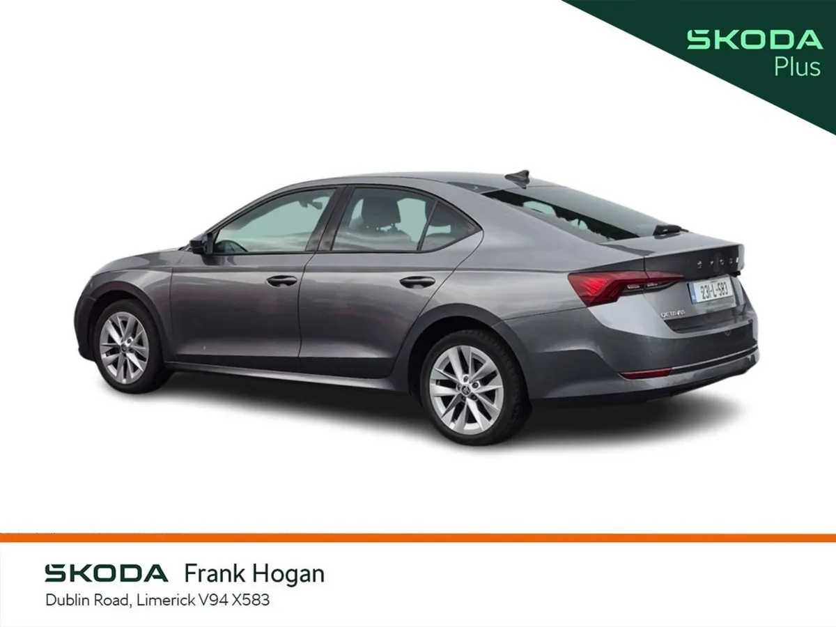 Skoda Octavia Saloon, Petrol, 2023, Grey