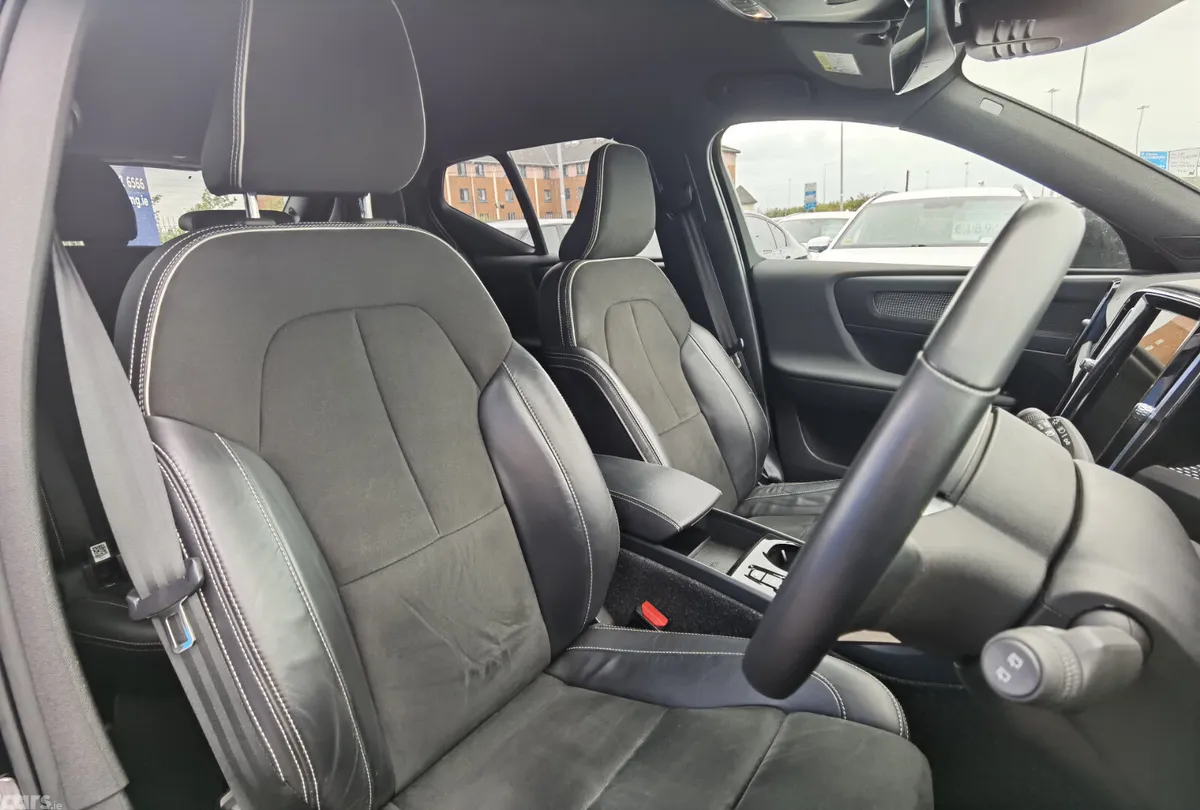 Volvo XC40 SUV, Petrol Plug-in Hybrid, 2021, Black