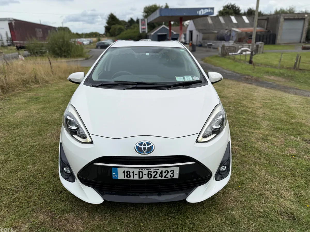 Toyota Aqua Hatchback, Petrol Hybrid, 2018, White