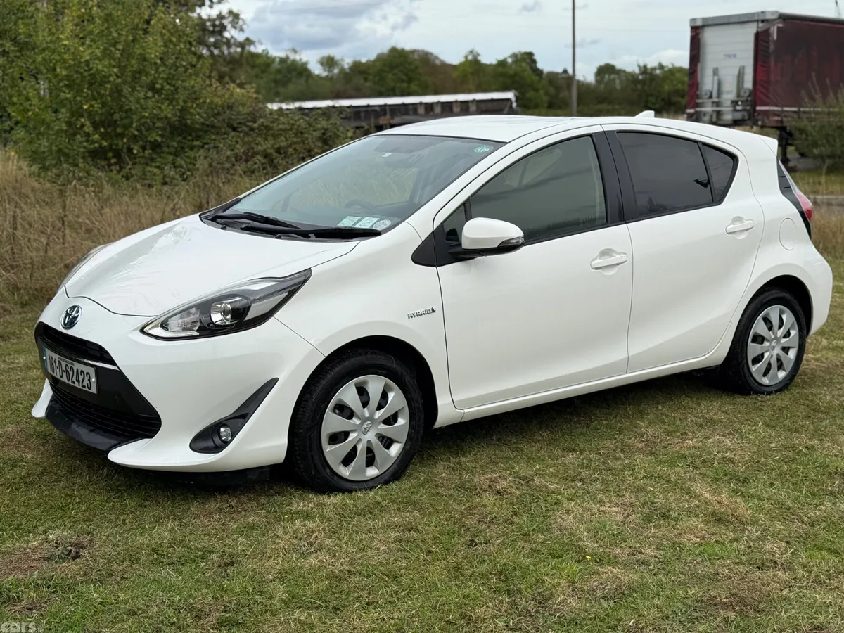 Toyota Aqua Hatchback, Petrol Hybrid, 2018, White