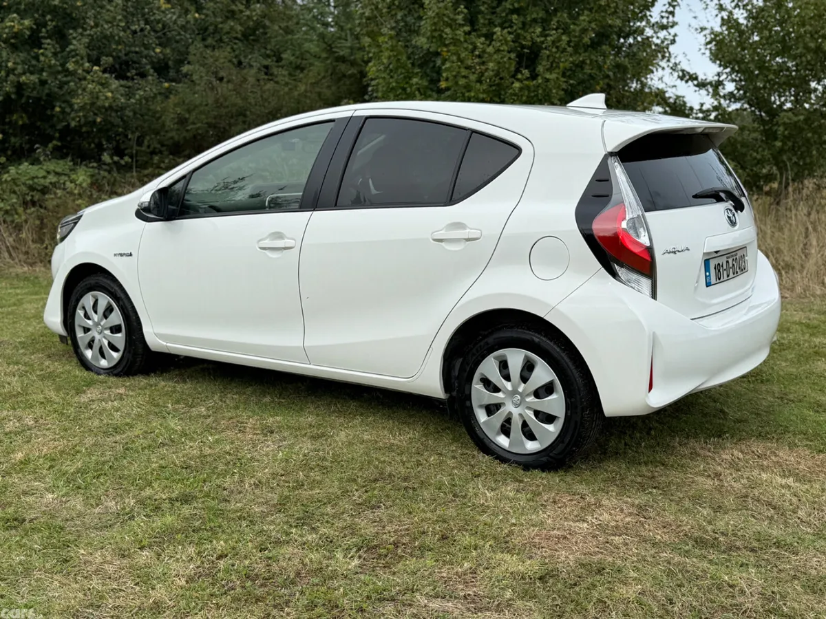 Toyota Aqua Hatchback, Petrol Hybrid, 2018, White