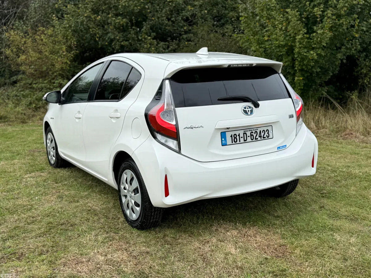 Toyota Aqua Hatchback, Petrol Hybrid, 2018, White