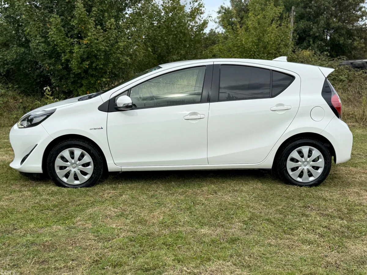 Toyota Aqua Hatchback, Petrol Hybrid, 2018, White