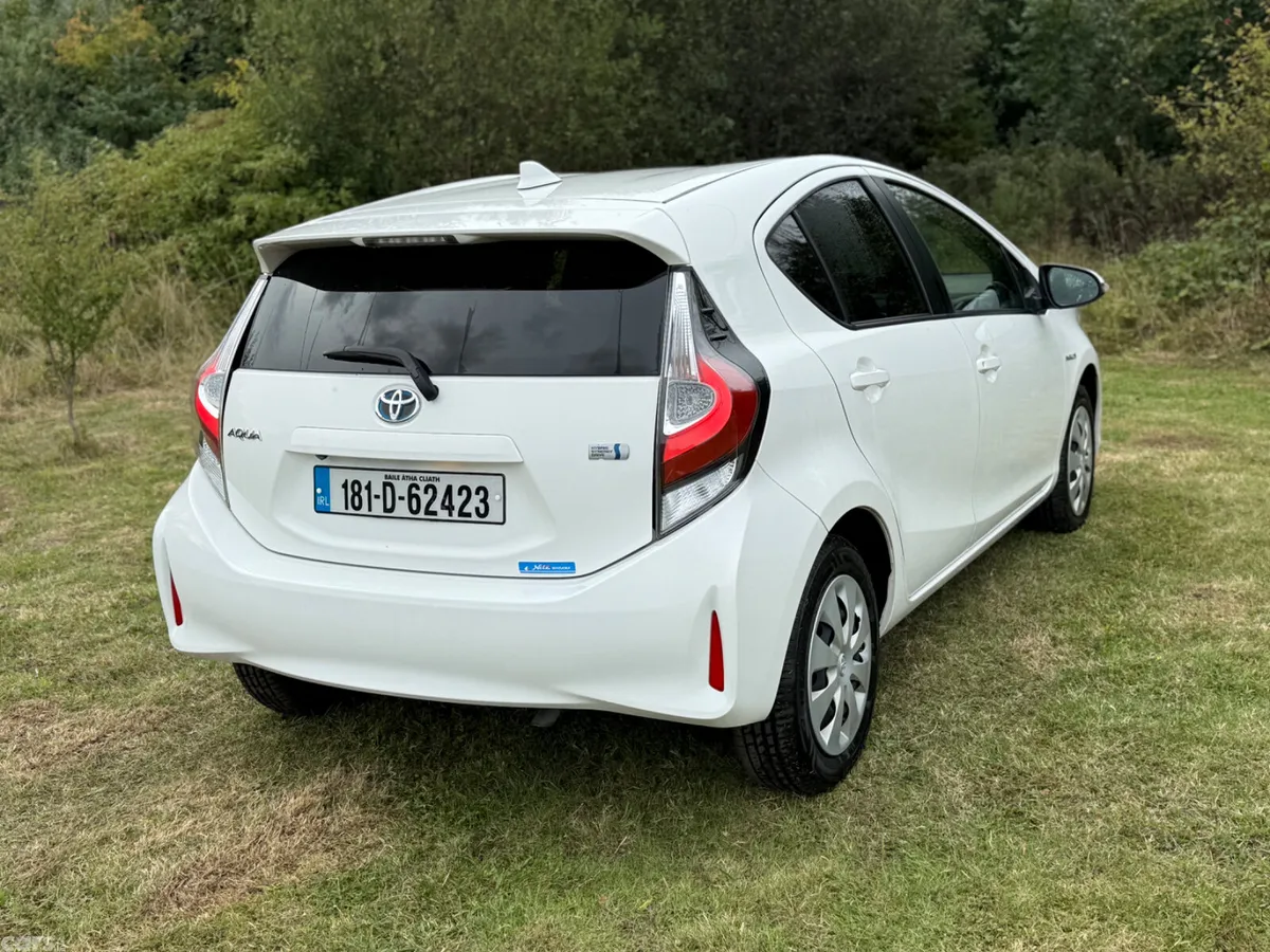 Toyota Aqua Hatchback, Petrol Hybrid, 2018, White
