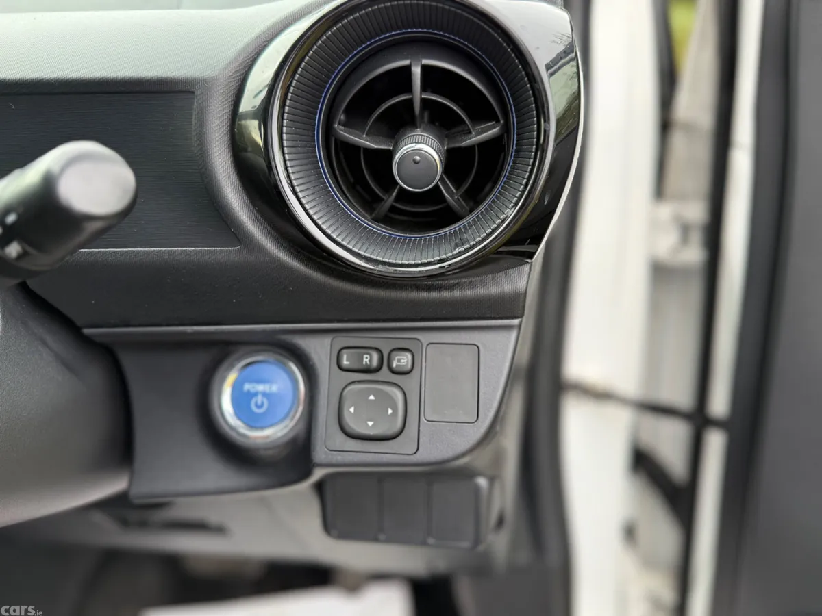 Toyota Aqua Hatchback, Petrol Hybrid, 2018, White