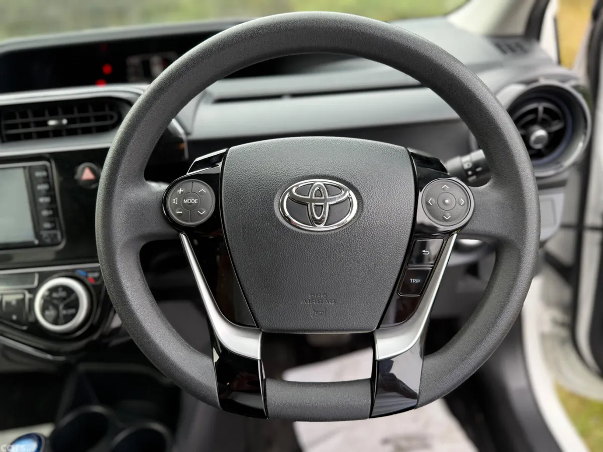 Toyota Aqua Hatchback, Petrol Hybrid, 2018, White