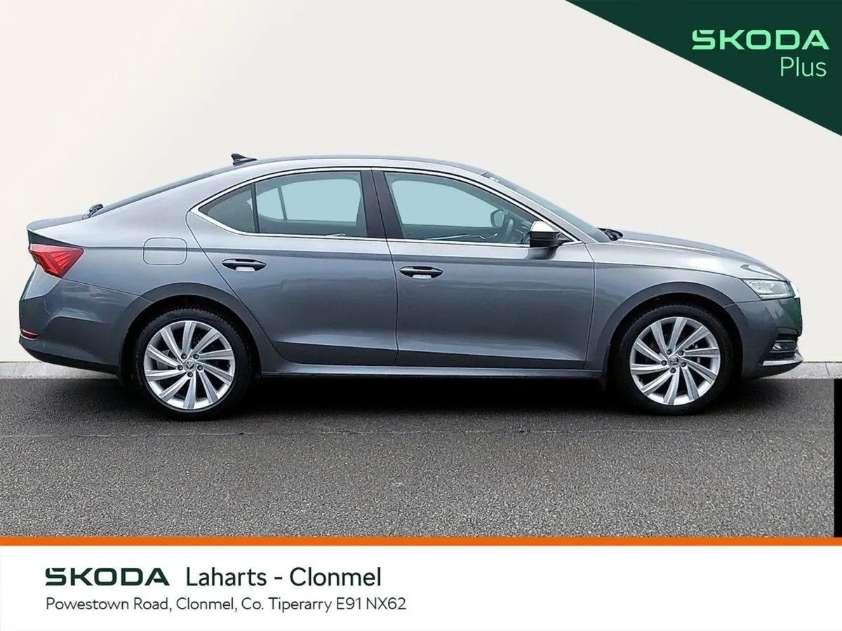 Skoda Octavia Saloon, Diesel, 2023, Grey