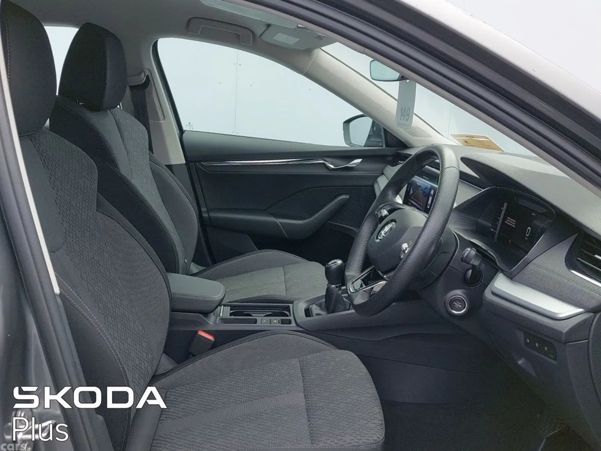 Skoda Octavia Saloon, Diesel, 2023, Grey