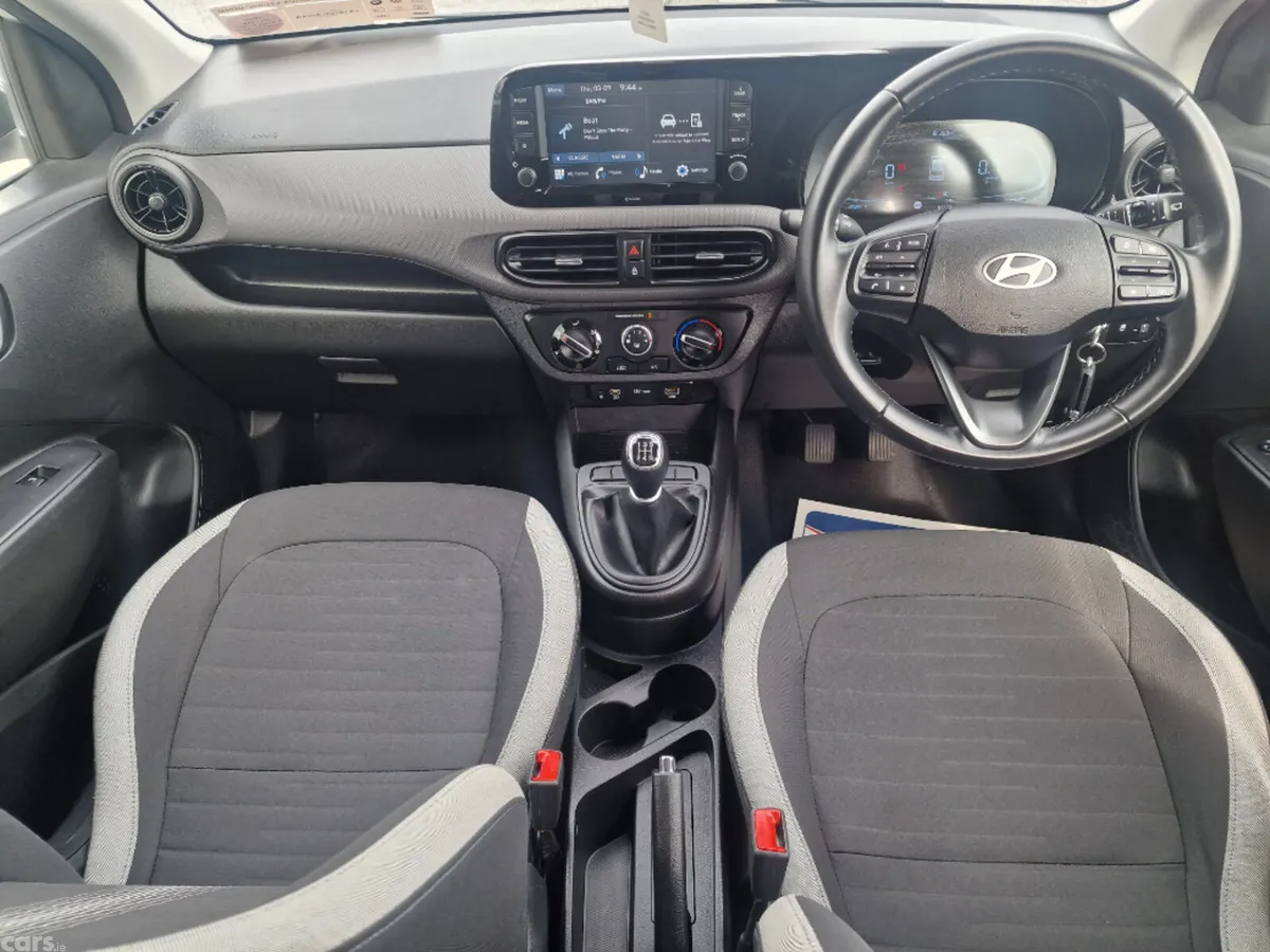 Hyundai i10 Hatchback, Petrol, 2023, White