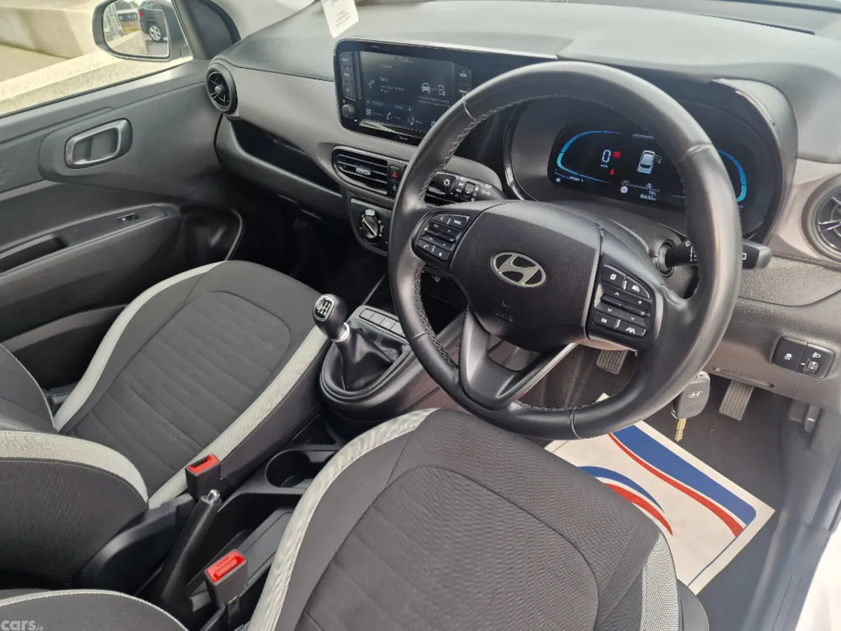 Hyundai i10 Hatchback, Petrol, 2023, White