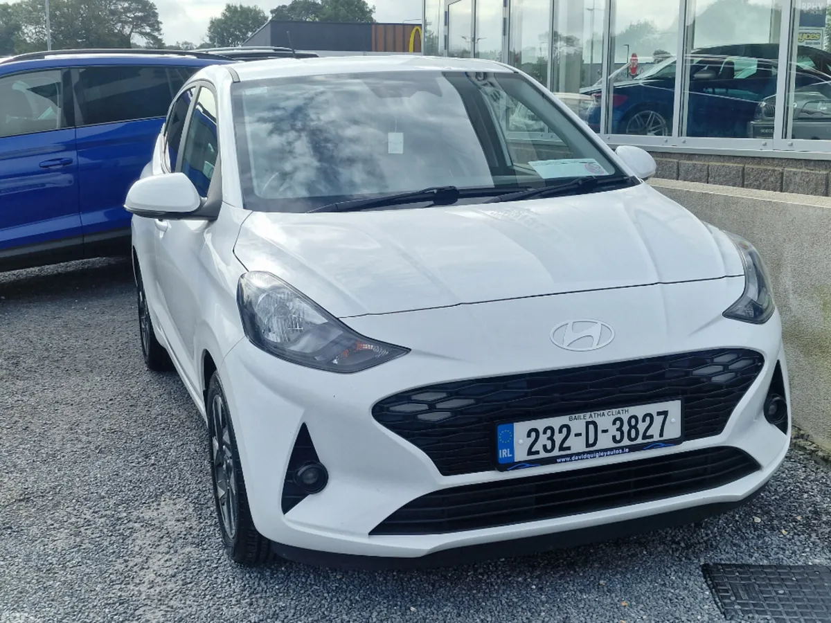Hyundai i10 Hatchback, Petrol, 2023, White