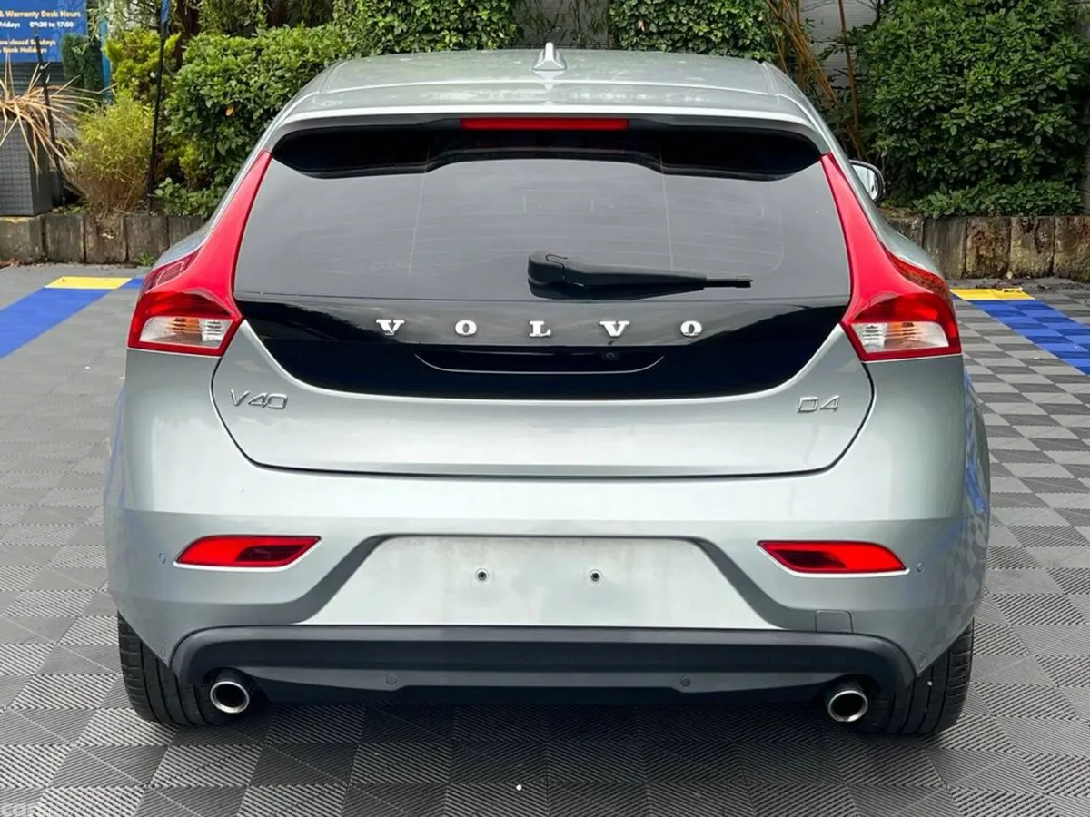 Volvo V40 Hatchback, Diesel, 2018, Silver