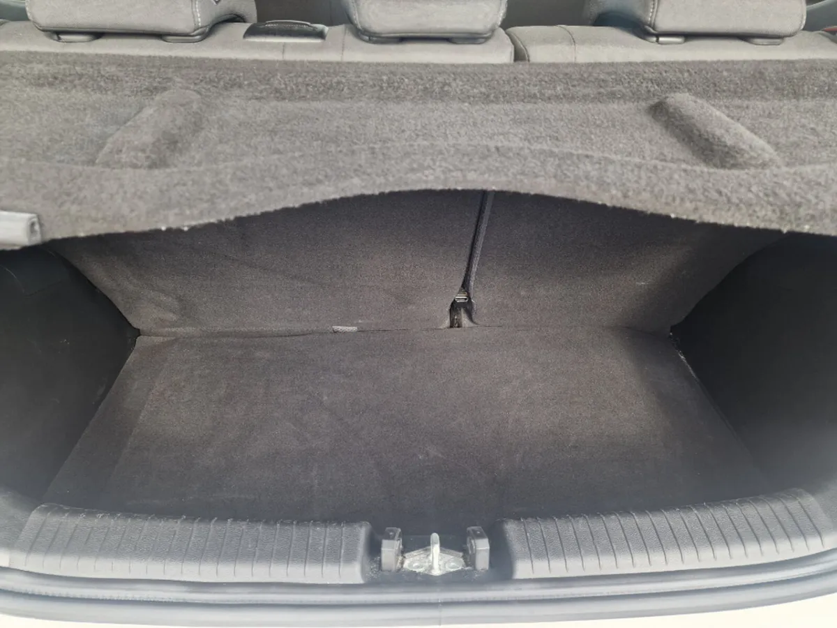 Hyundai i10 Hatchback, Petrol, 2023, White