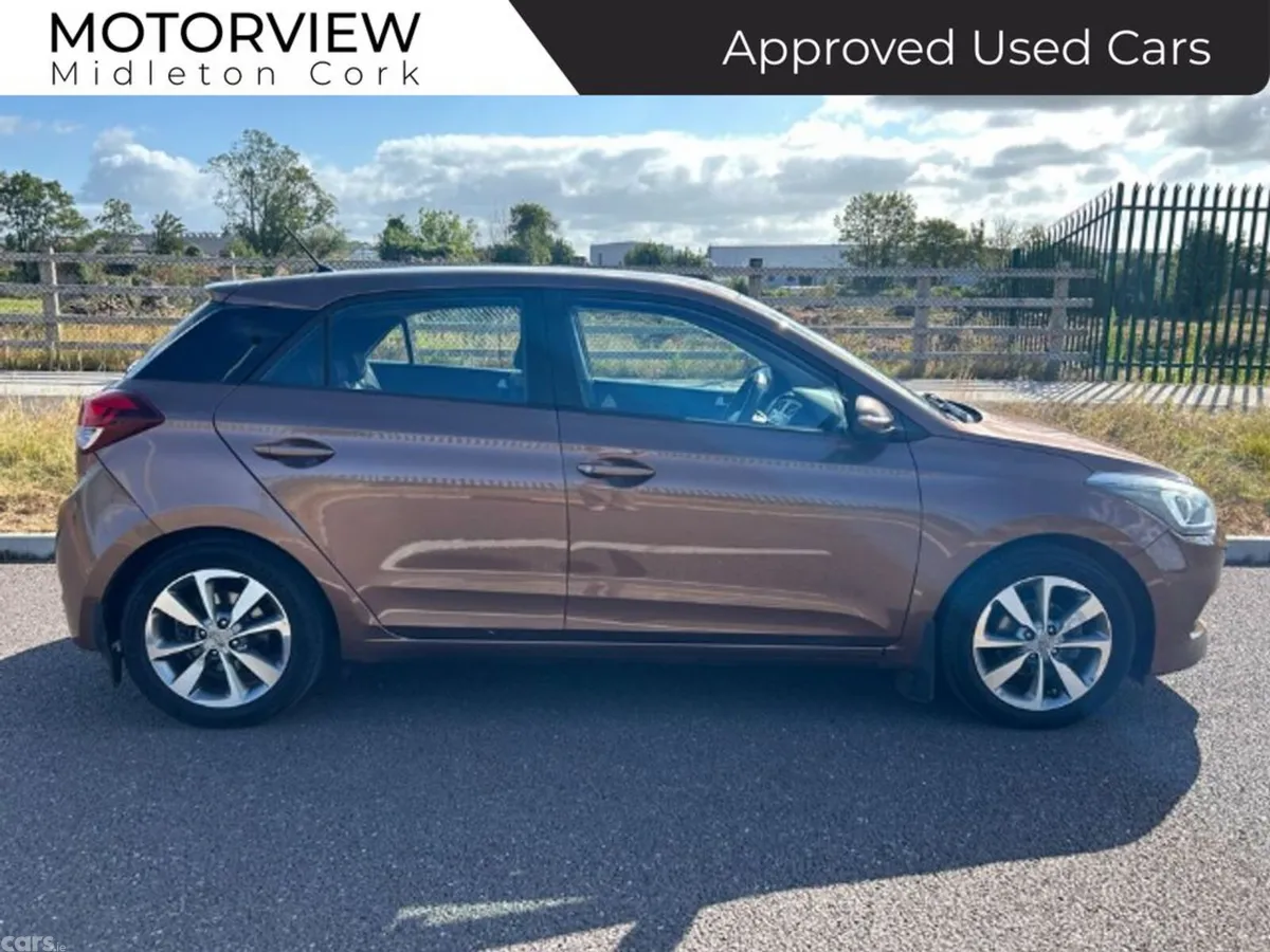 Hyundai i20 Hatchback, Petrol, 2017, Brown