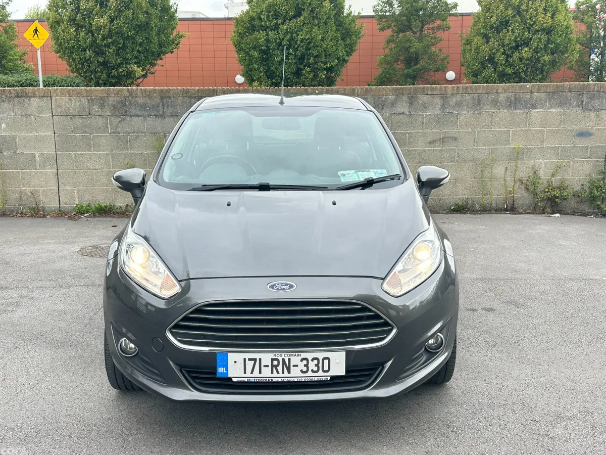 Ford Fiesta Hatchback, Petrol, 2017, Grey