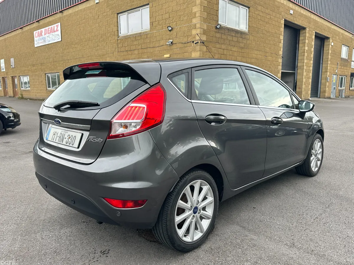 Ford Fiesta Hatchback, Petrol, 2017, Grey