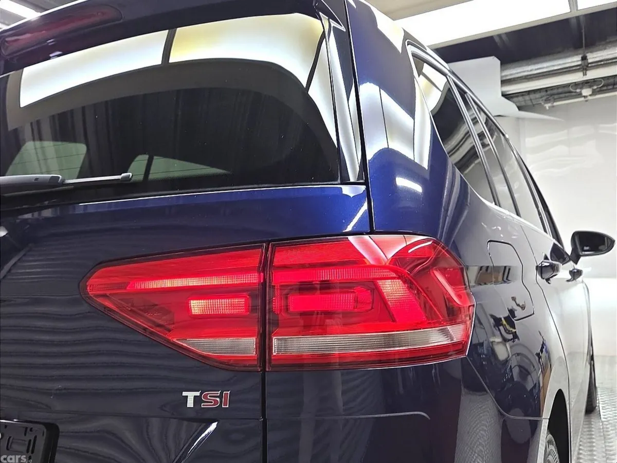 Volkswagen Touran MPV, Petrol, 2018, Blue
