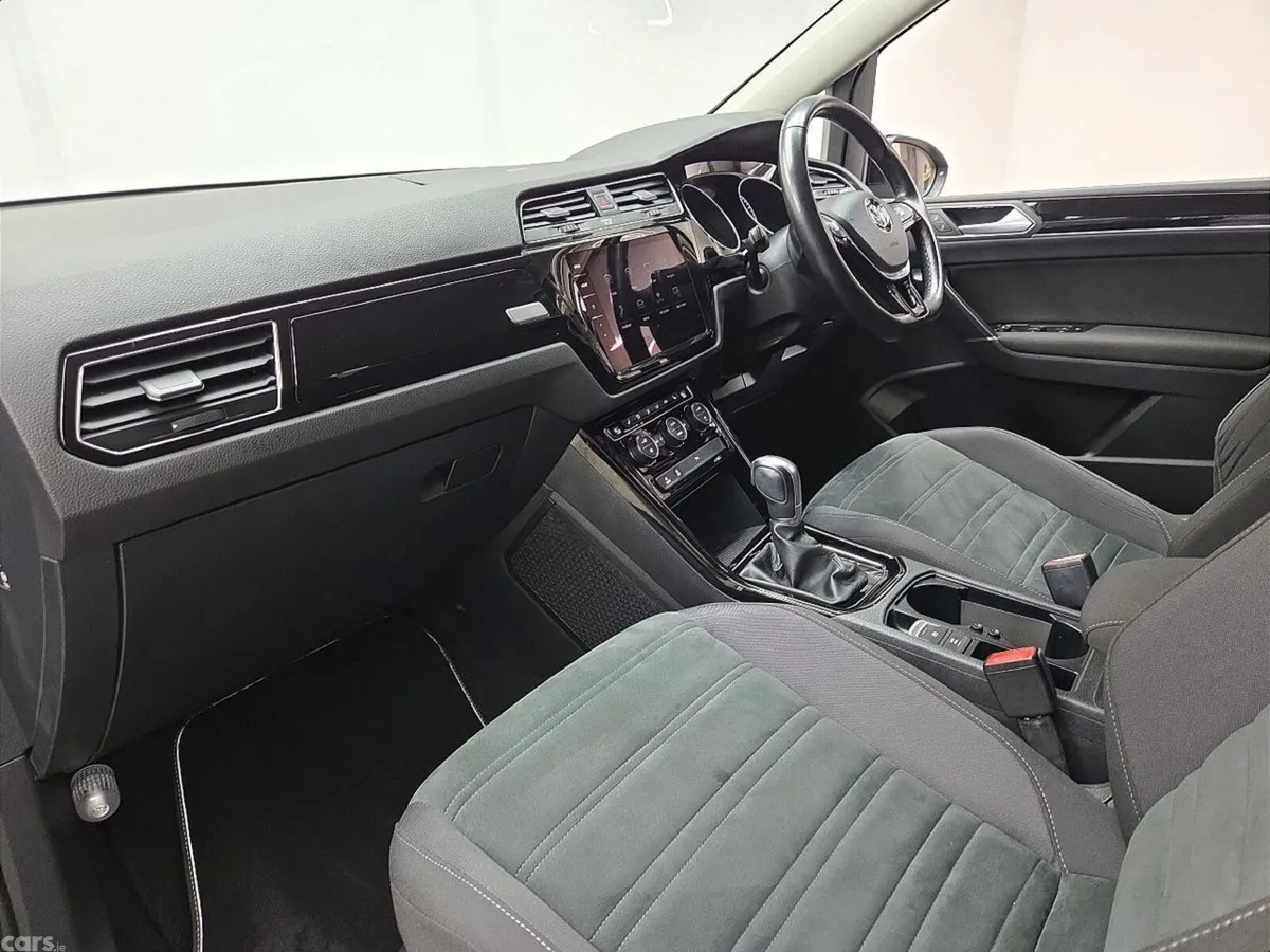 Volkswagen Touran MPV, Petrol, 2018, Blue