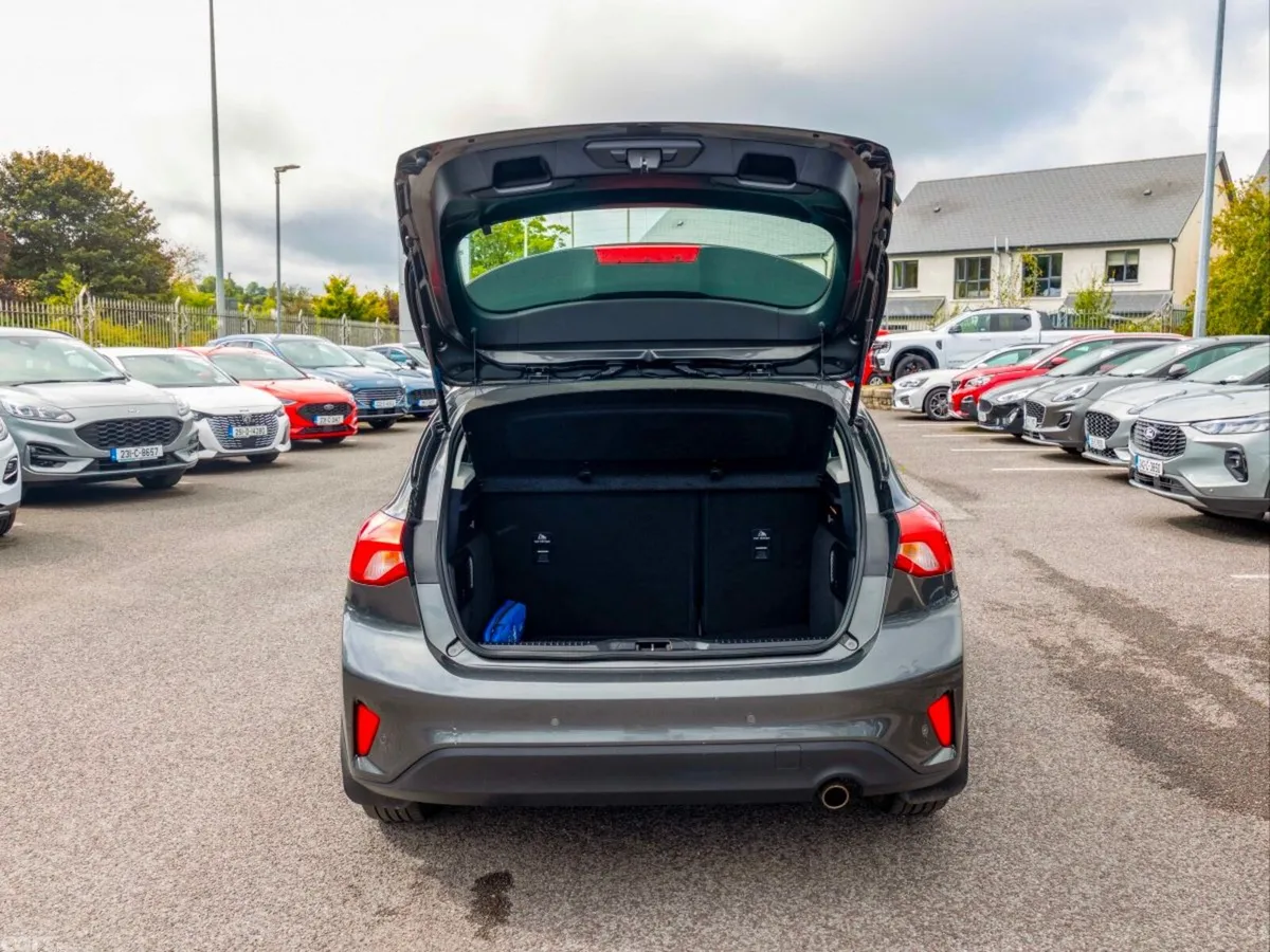 Ford Focus Hatchback, Diesel, 2021, Grey
