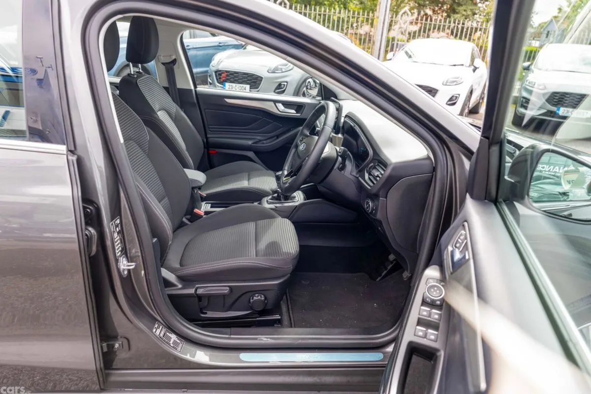 Ford Focus Hatchback, Diesel, 2021, Grey