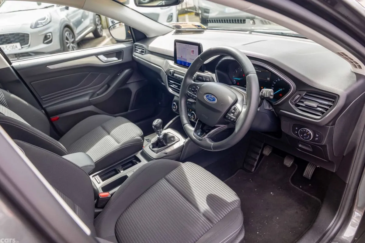 Ford Focus Hatchback, Diesel, 2021, Grey