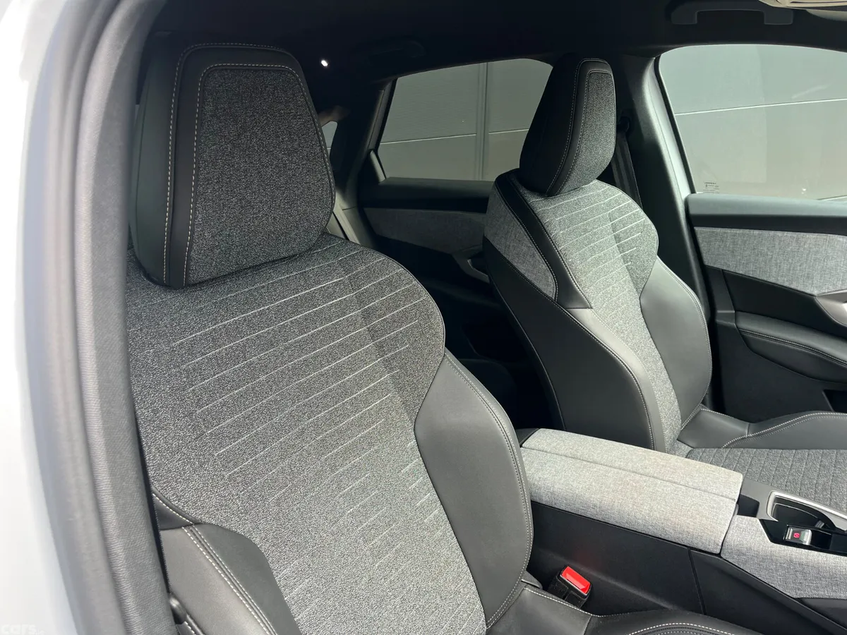 Peugeot 3008 MPV, Petrol, 2026, White