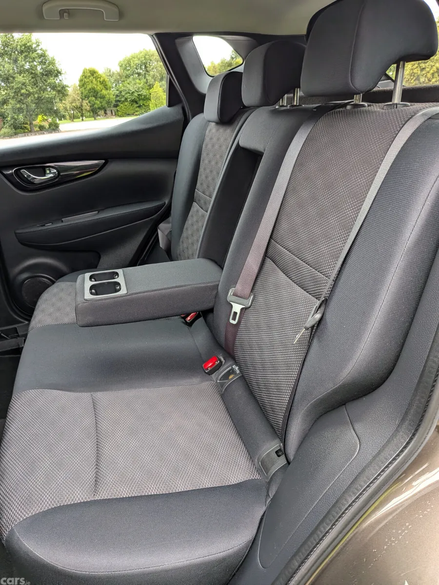 Nissan Qashqai Hatchback, Diesel, 2015, Brown