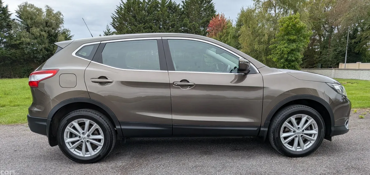 Nissan Qashqai Hatchback, Diesel, 2015, Brown
