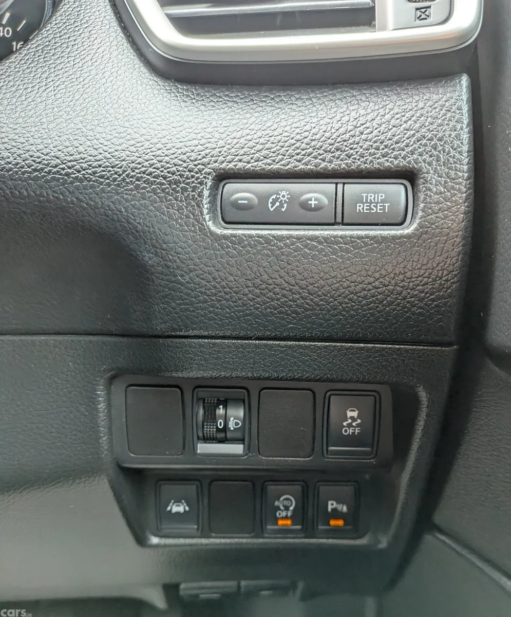 Nissan Qashqai Hatchback, Diesel, 2015, Brown