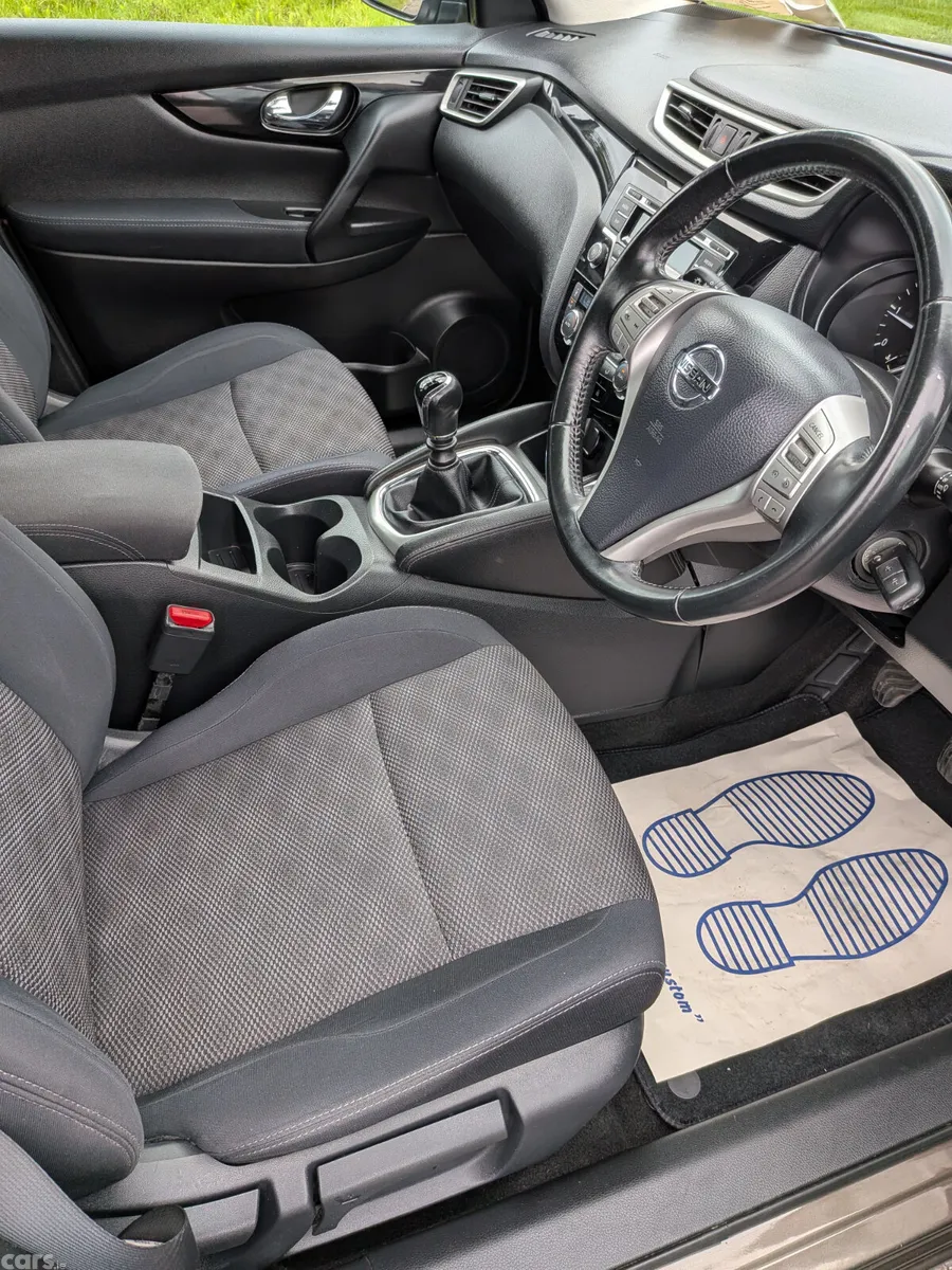 Nissan Qashqai Hatchback, Diesel, 2015, Brown