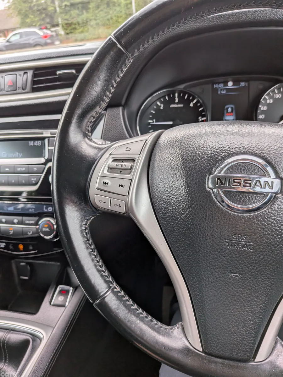 Nissan Qashqai Hatchback, Diesel, 2015, Brown