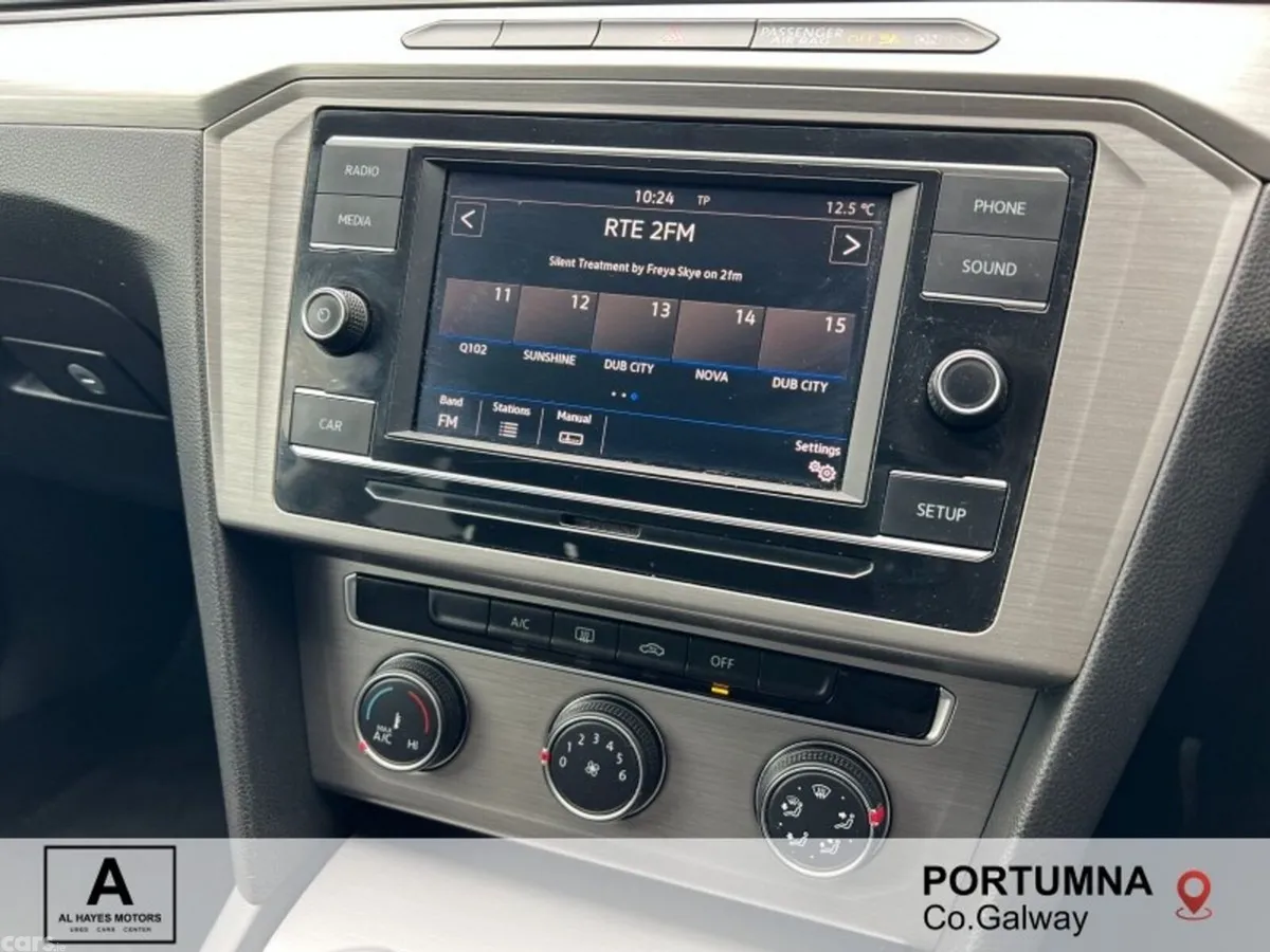 Volkswagen Passat Saloon, Diesel, 2018, Silver