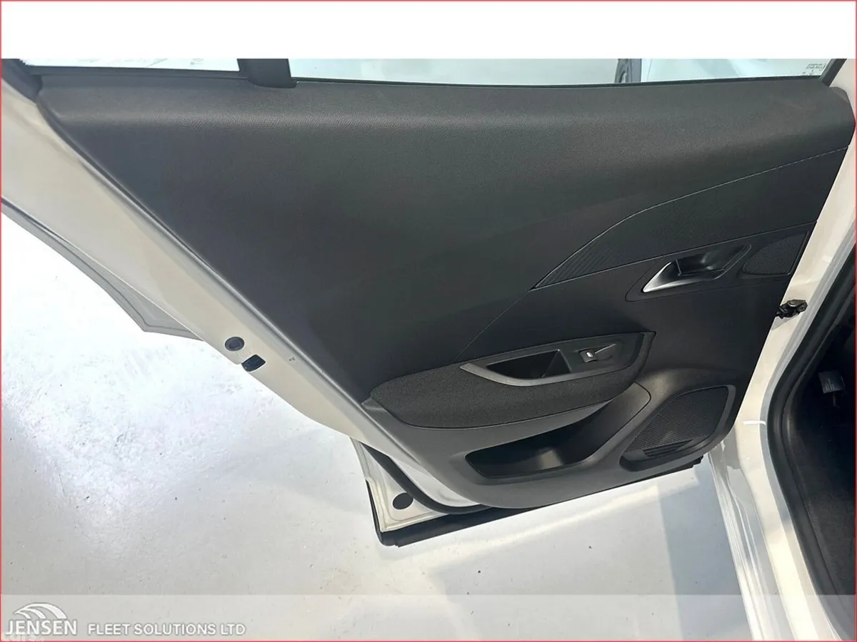Peugeot 2008 MPV, Electric, 2023, White