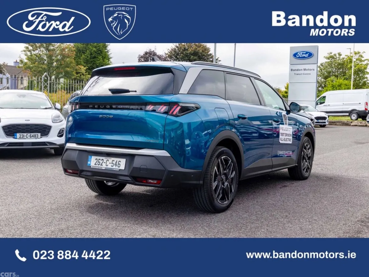 Peugeot 5008 MPV, Petrol, 2026, Blue