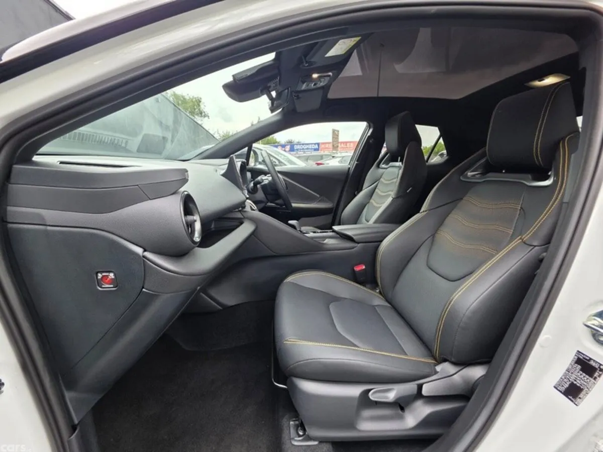 Toyota C-HR SUV, Petrol Plug-in Hybrid, 2025, White