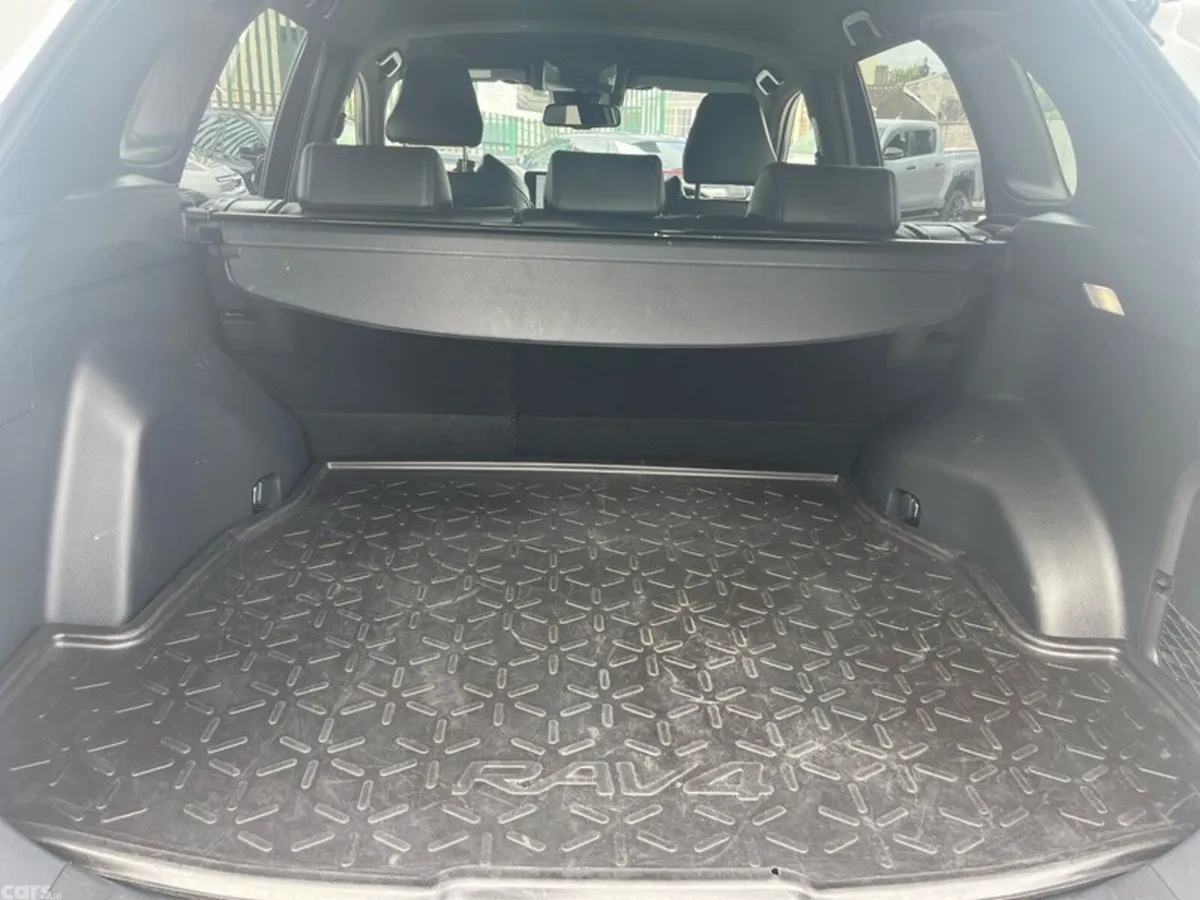 Toyota RAV4 SUV, Petrol Hybrid, 2024, White