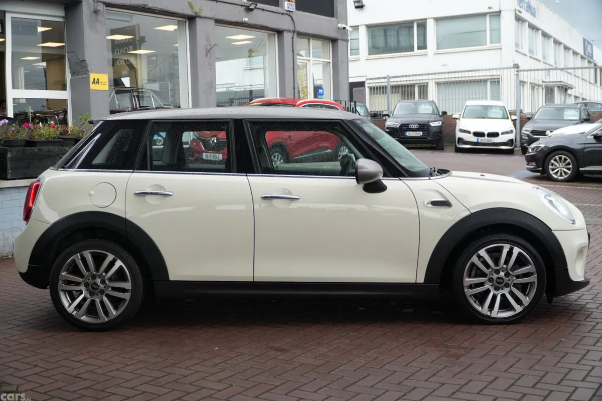 Mini Cooper Hatchback, Diesel, 2016, White