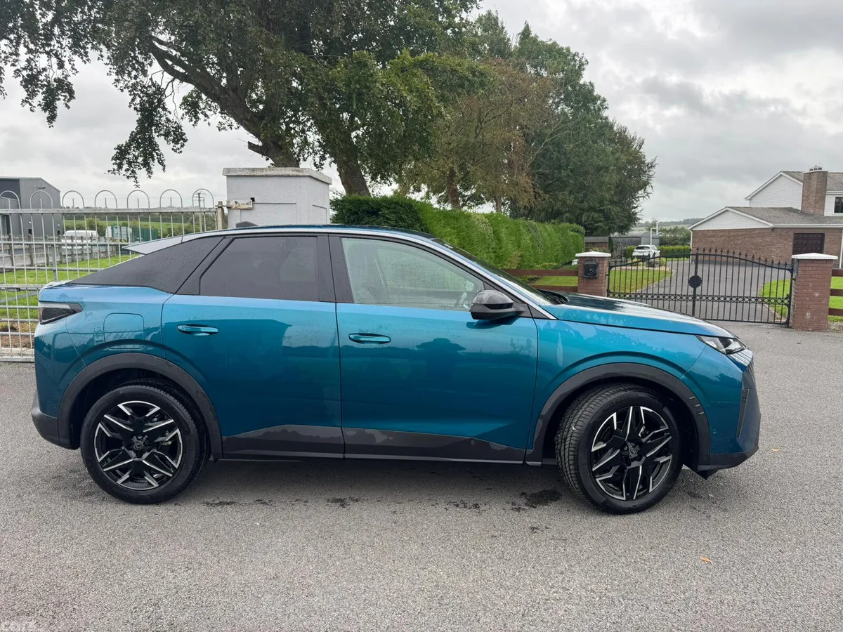 Peugeot 3008 MPV, Petrol, 2025, Blue
