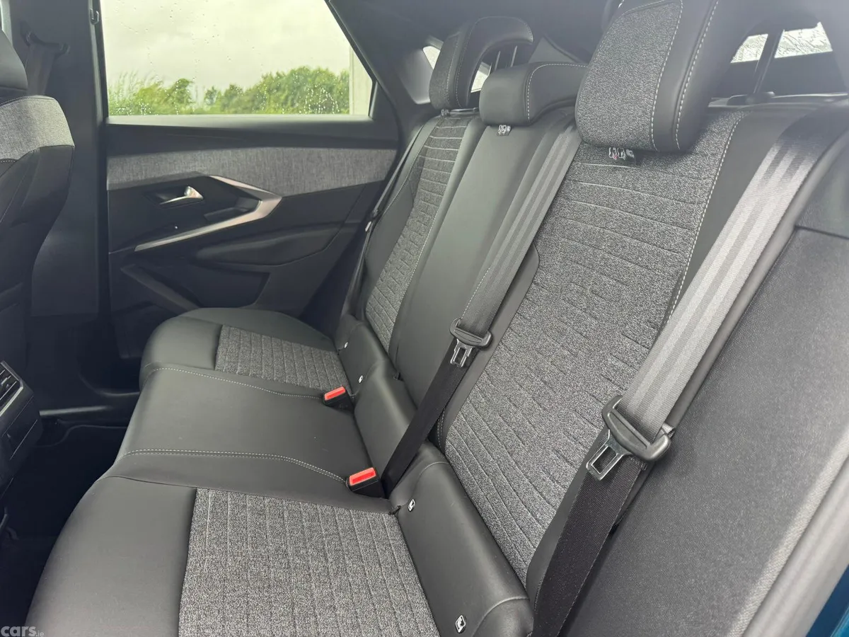 Peugeot 3008 MPV, Petrol, 2025, Blue