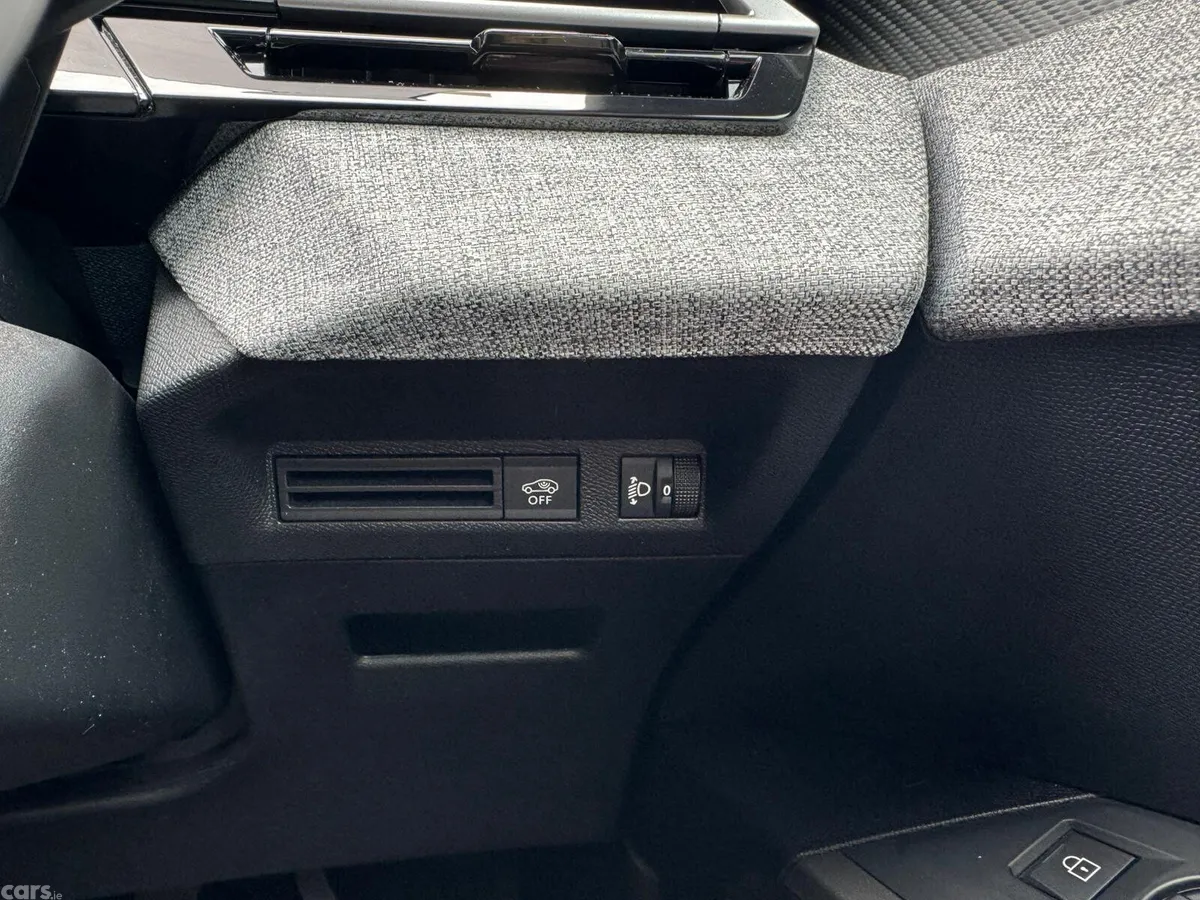 Peugeot 3008 MPV, Petrol, 2025, Blue