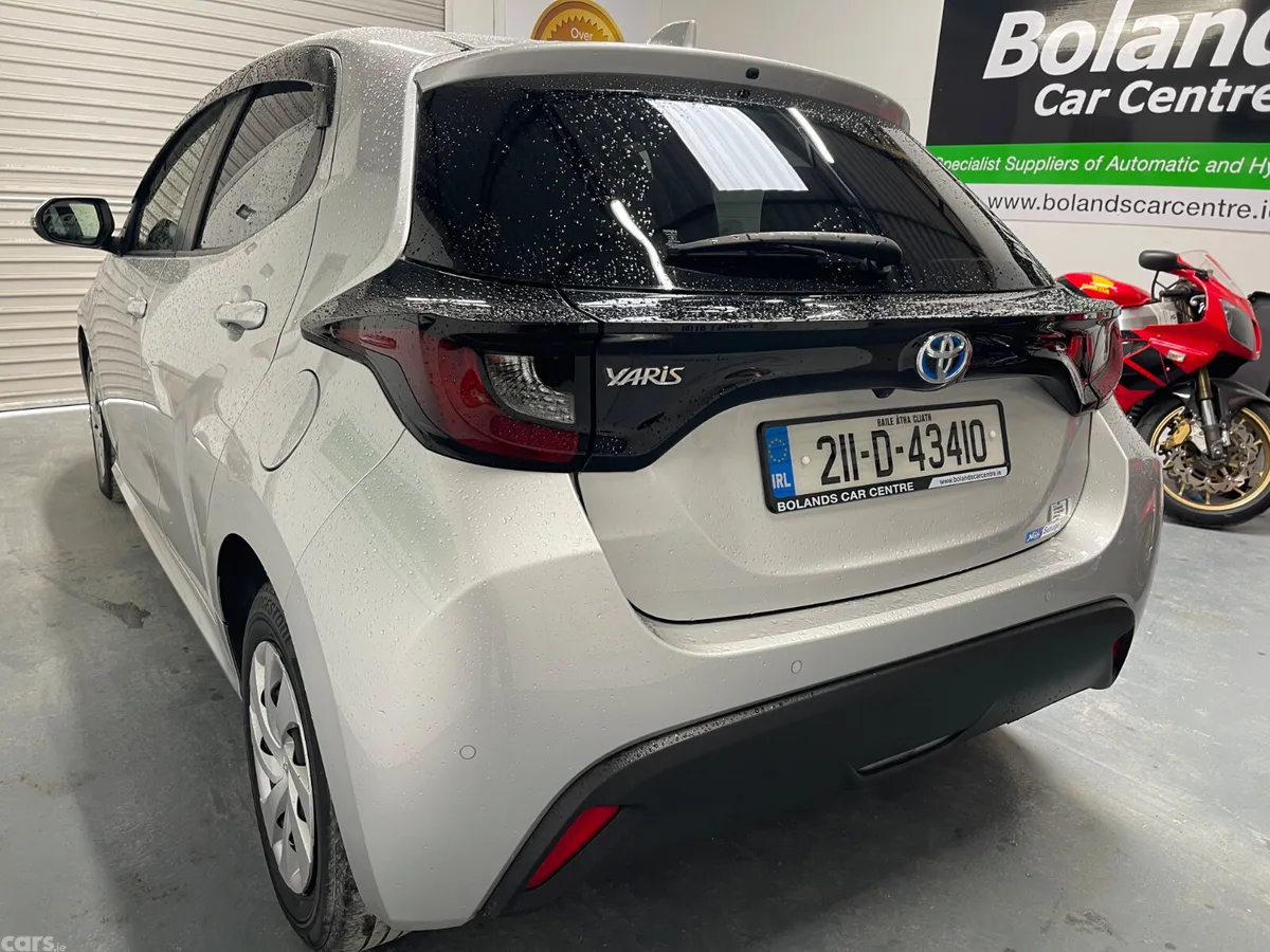 Toyota Yaris Hatchback, Petrol Hybrid, 2021, Silver